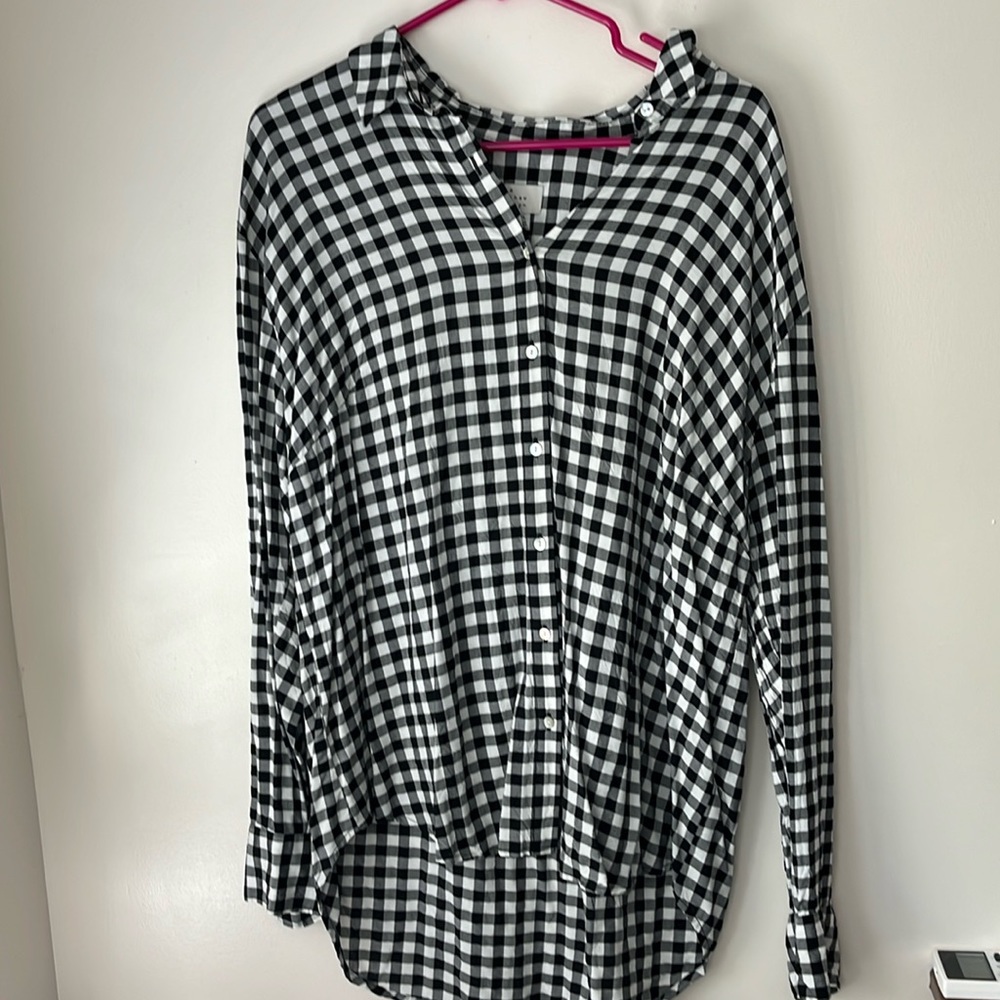 Women’s plaid button up shirt
